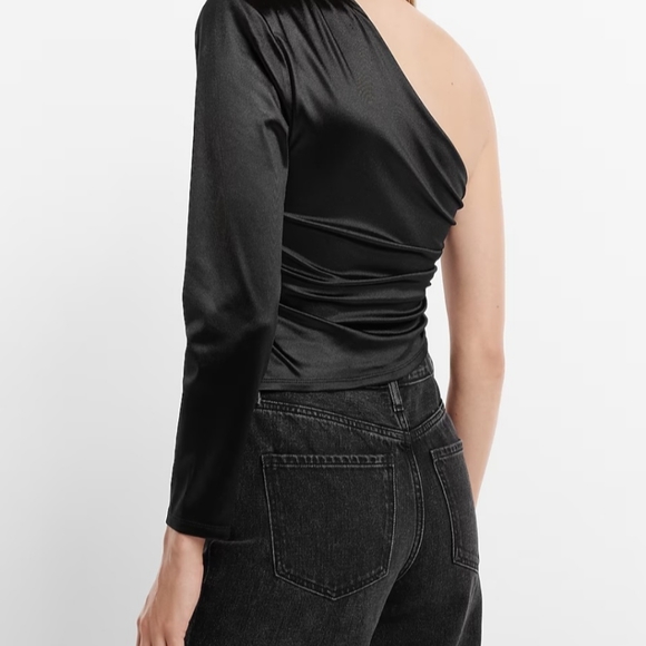 EXPRESS Satin Padded shoulder ruched top - Picture 8 of 14